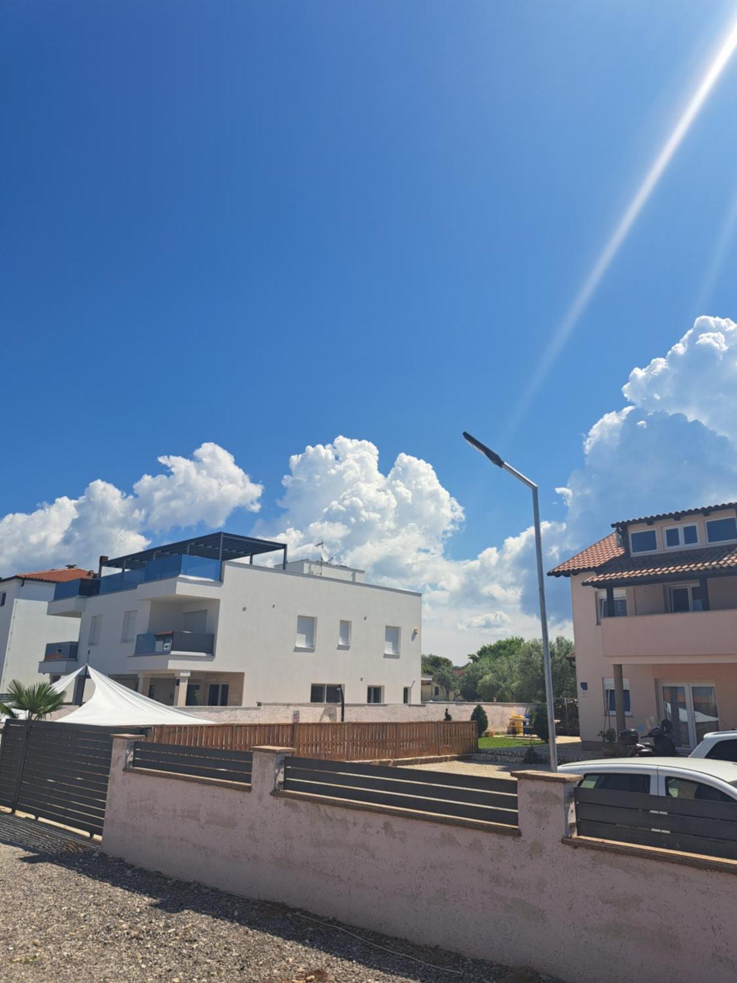 Peroj 100 C Appartement Buitenkant foto